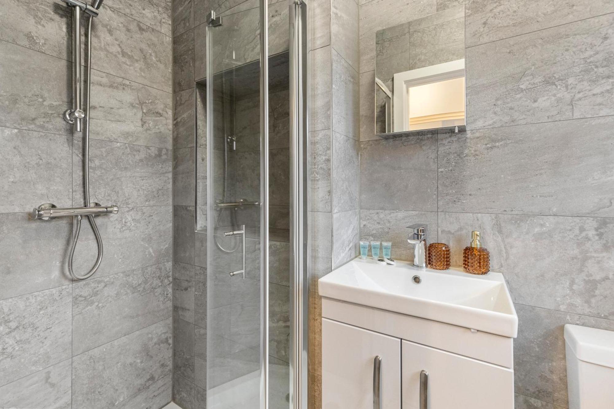 Beautiful-Cosy-King Sized Bed Flat 3 Min Walk To Tube Station Apartment London Luaran gambar